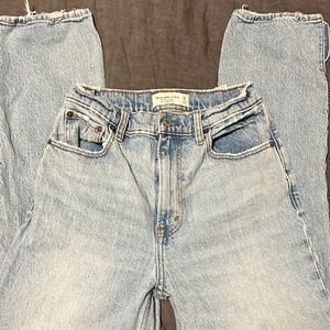 A&F Ultra High Rise 90’s Straight Jean